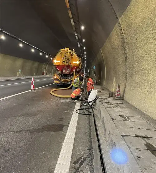 商河隧道排水渠清淤